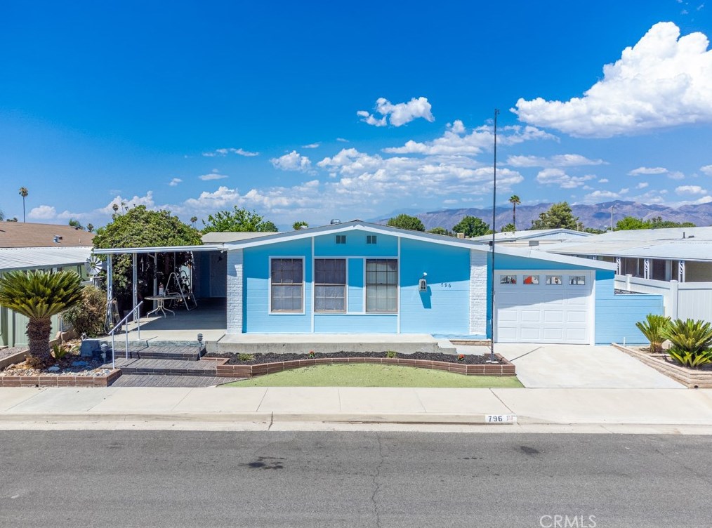 796 Portola Dr, Hemet, CA 92543-7004