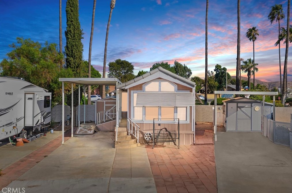 1295 Cawston Ave, Hemet CA  92545-9126 exterior