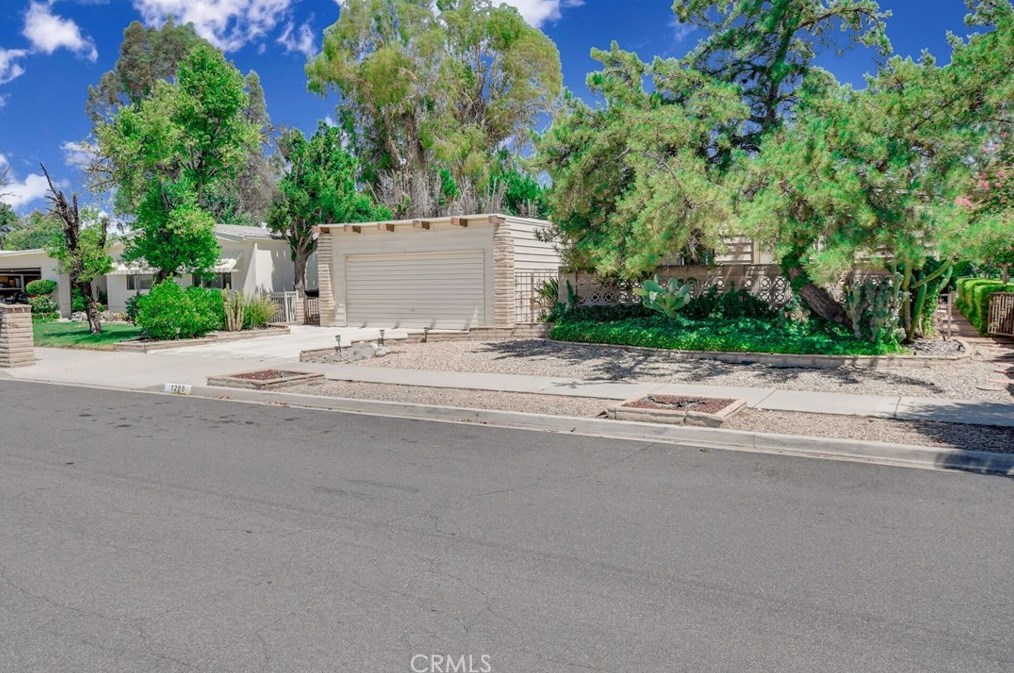 1280 Brentwood Way, Hemet, CA 92545-8157