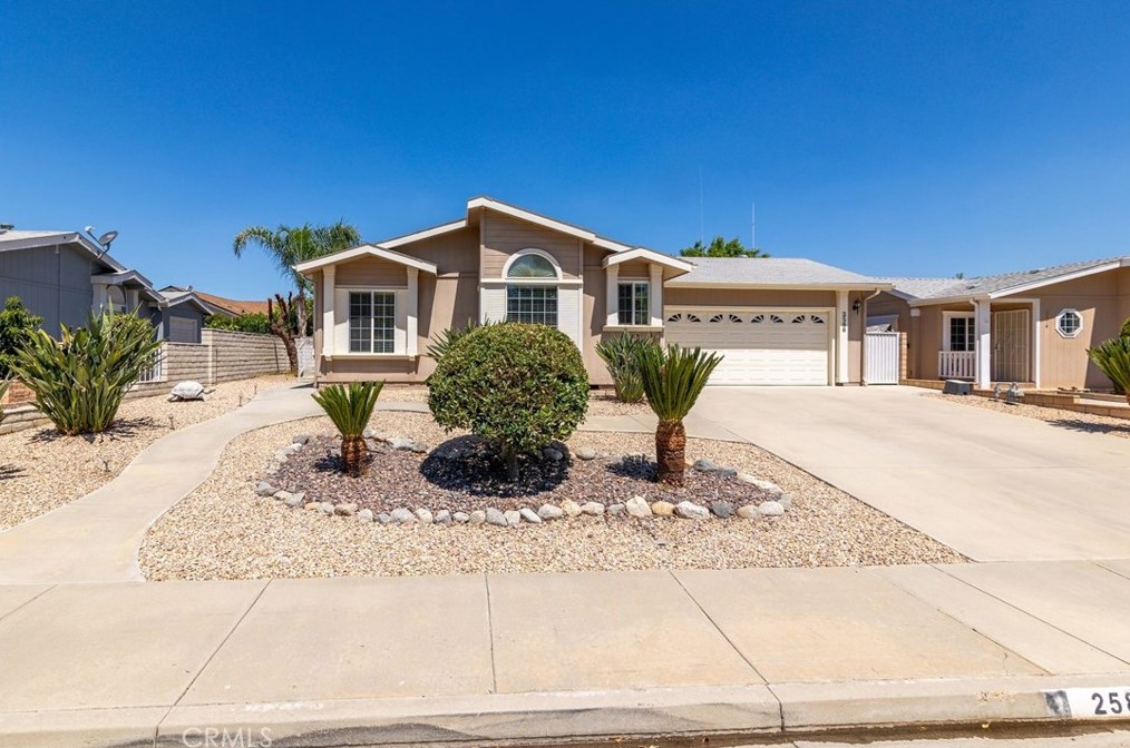 2586 Peach Tree St, Hemet, CA 92545-7736
