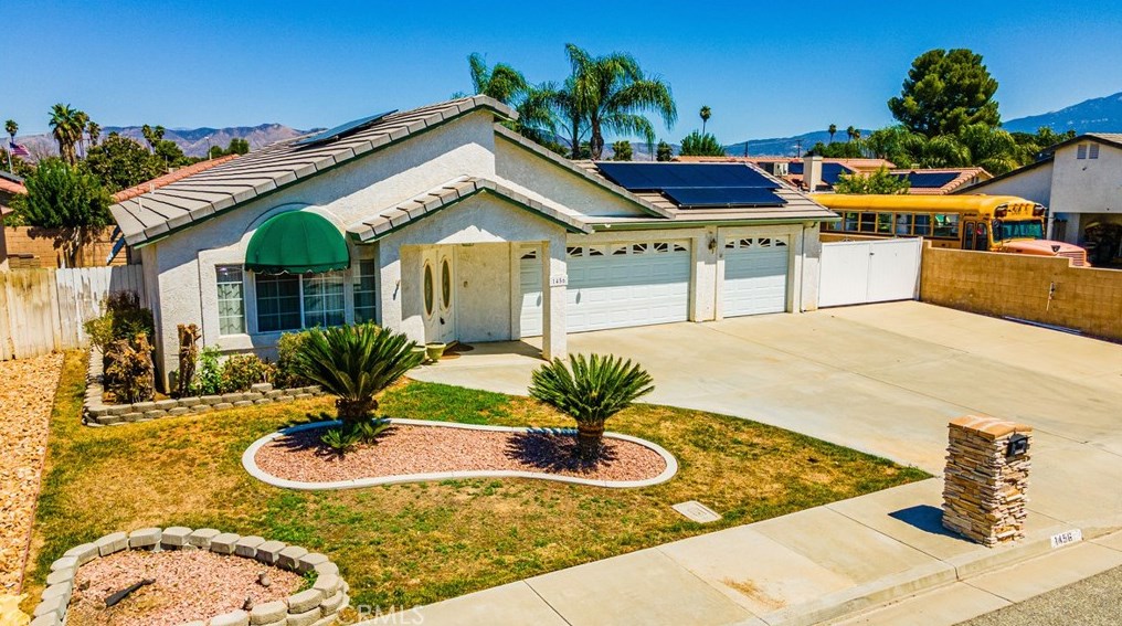 1456 Lucerne Dr, Hemet, CA 92544-2300