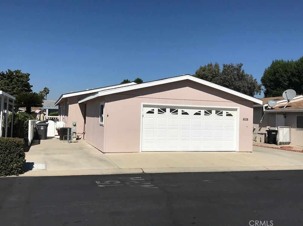 1211 Bishop Dr, Hemet, CA 92545-7865