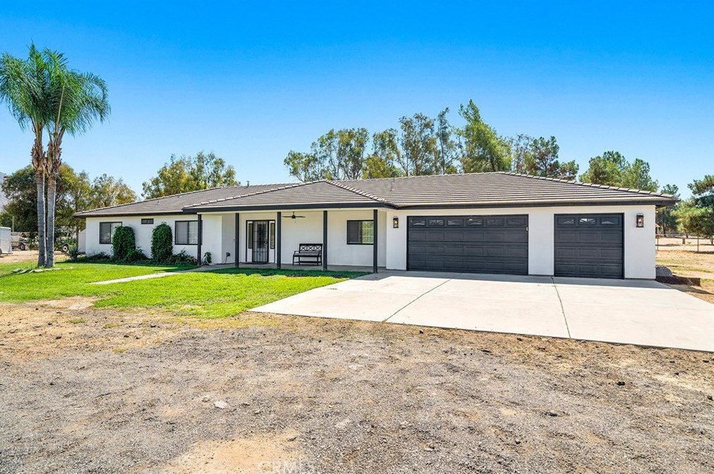 30250 Stephanie St, Hemet, CA 92543-9635