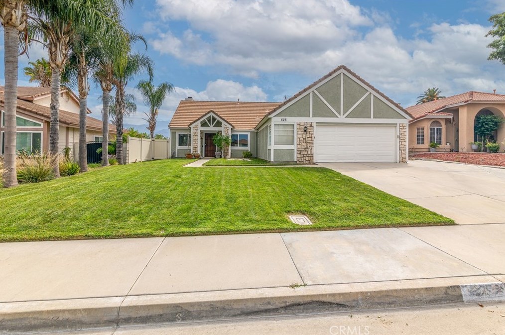 526 Bolt Ln, Hemet, CA 92544-7801