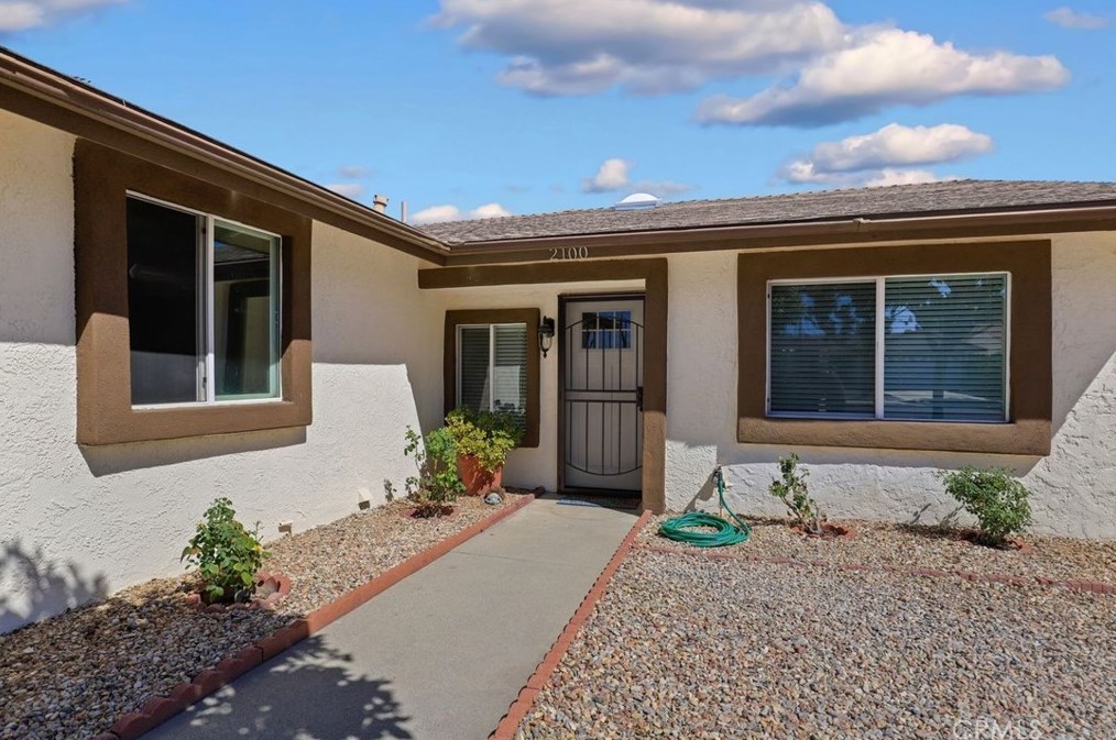 2100 El Toro Cir, Hemet, CA 92545-1613