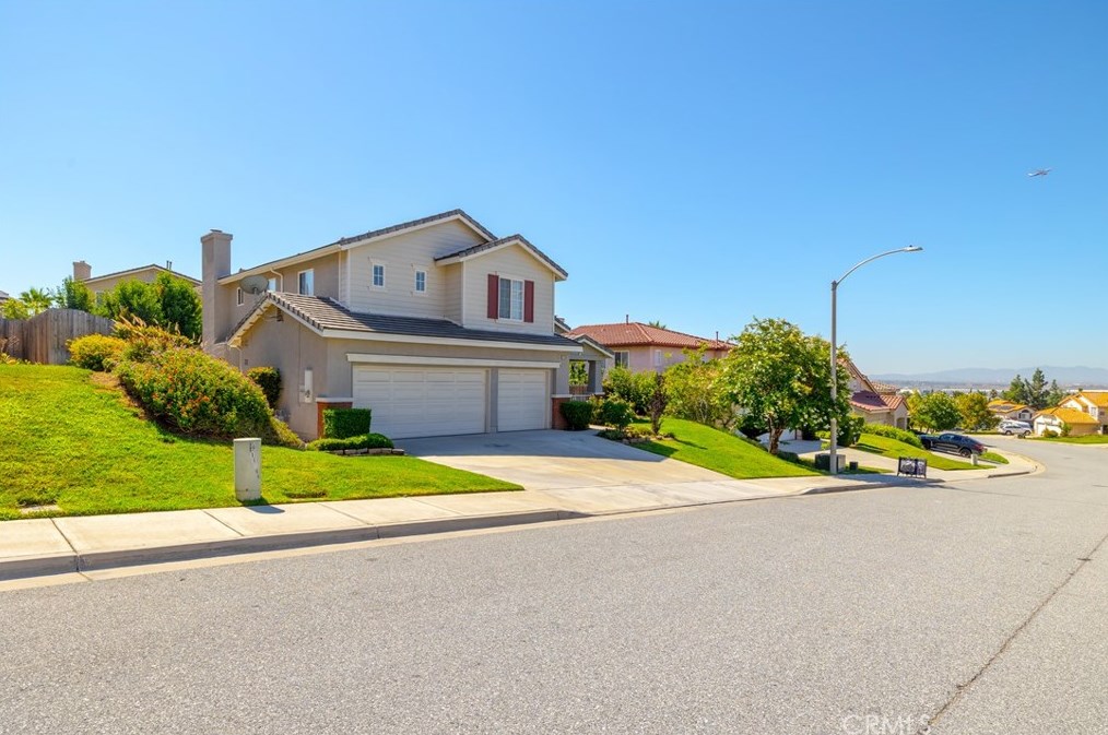11382 Chaucer St, Moreno Valley, CA 92557-8320