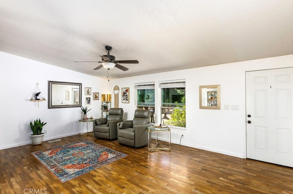 38430 Grn Mdw Rd, Temecula CA 92592-8444 exterior