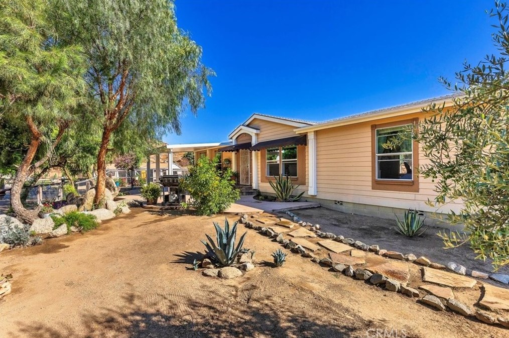 38430 Grn Mdw Rd, Temecula CA 92592-8444 exterior