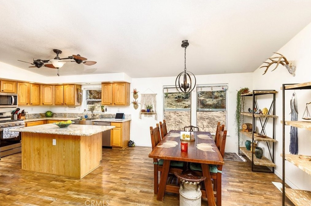 38430 Grn Mdw Rd, Temecula CA 92592-8444 exterior