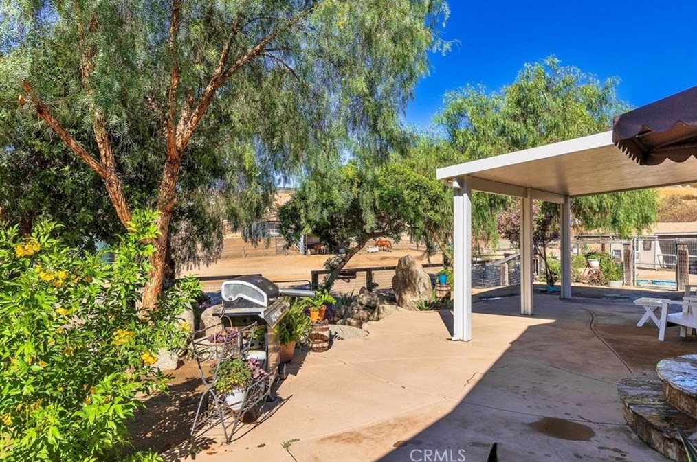 38430 Grn Mdw Rd, Temecula CA 92592-8444 exterior