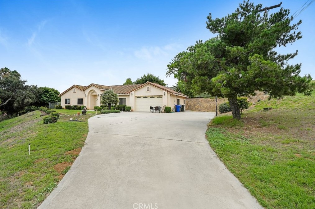 1635 Calmin Dr, Fallbrook, CA 92028-4302