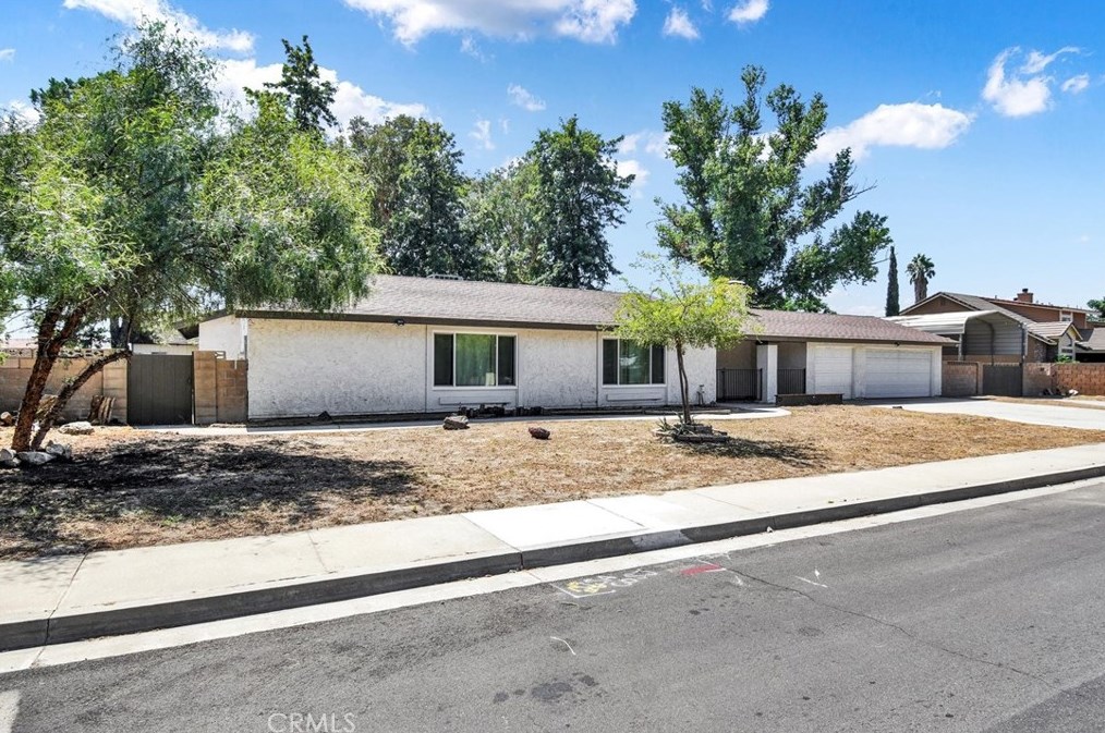 762 E Peach St, San Jacinto, CA 92583