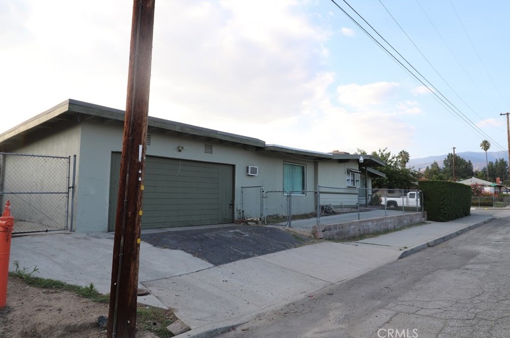 25593 Cross St, San Bernardino, CA 92404