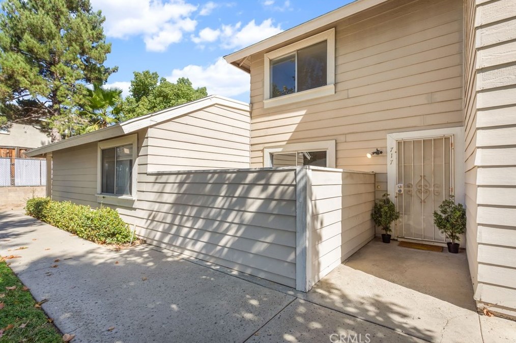 717 Walnut Dr, Lake Elsinore, CA 92530