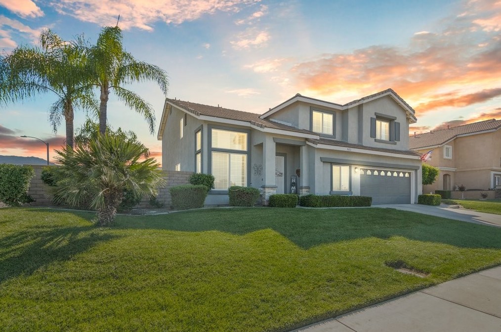 382 Lake St, Hemet, CA 92544-1747