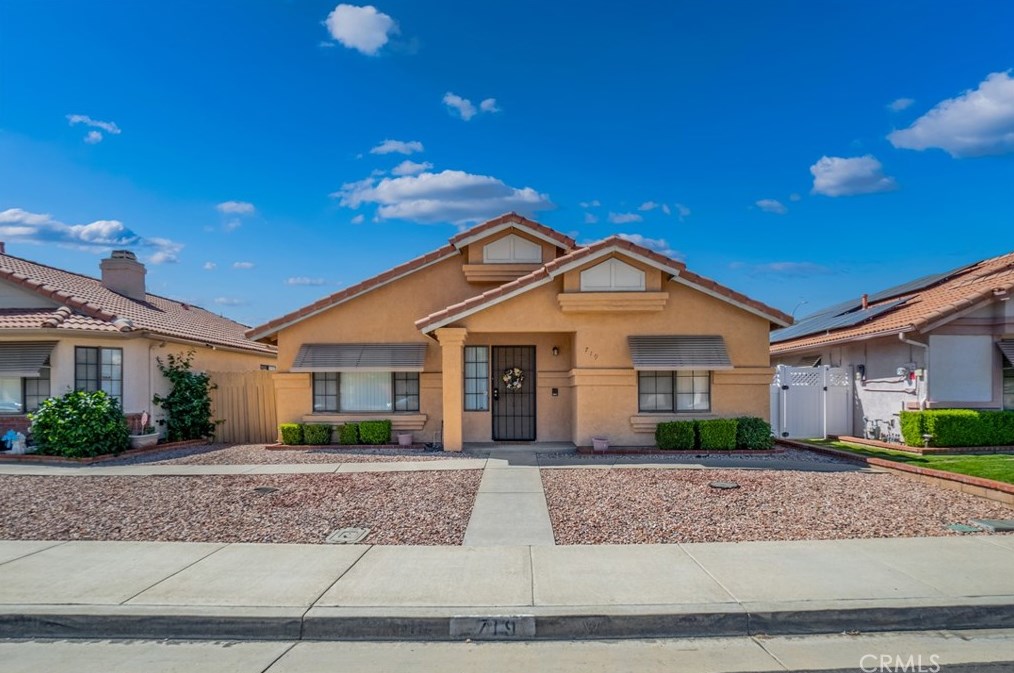 719 Alondra Dr, Hemet, CA 92545-1511