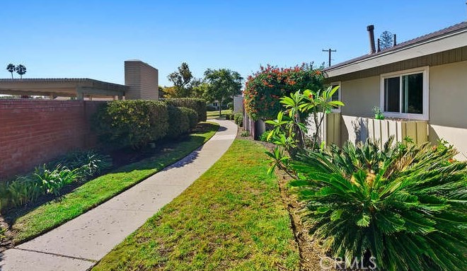 2241 Camilar Dr, Camarillo CA  93010-2060 exterior