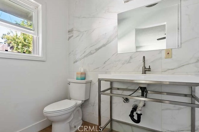 2241 Camilar Dr, Camarillo CA  93010-2060 exterior