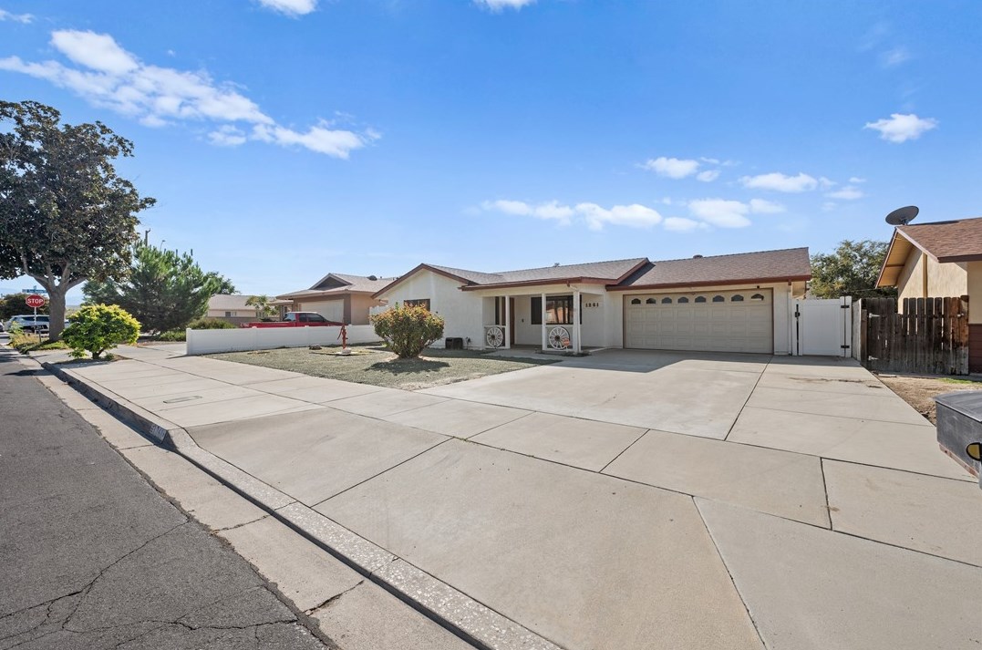 1261 Leslie Dr, Hemet, CA 92543-7217