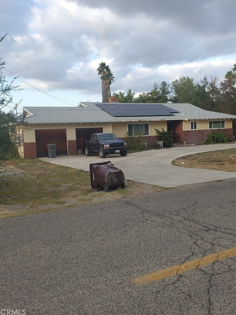 41676 Crest Dr, Hemet, CA 92544-8230