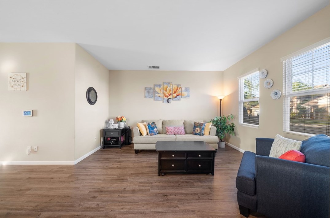 1896 Hawthorne St, San Jacinto, CA 92583