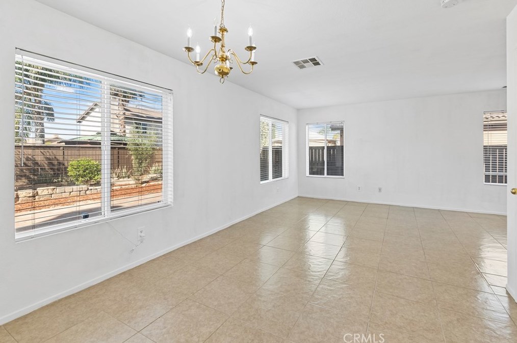 1679 Stoneside Dr, Hemet CA  92545-7003 exterior