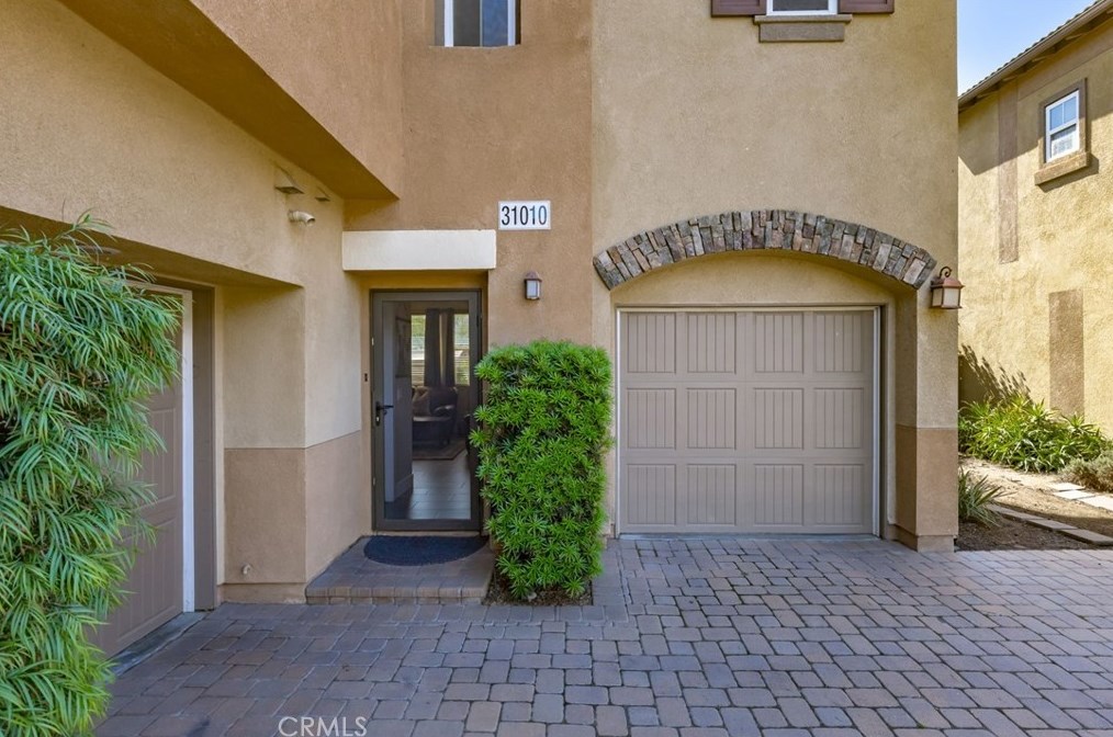 31010 Strawberry Tree Ln, Temecula, CA 92592-4181