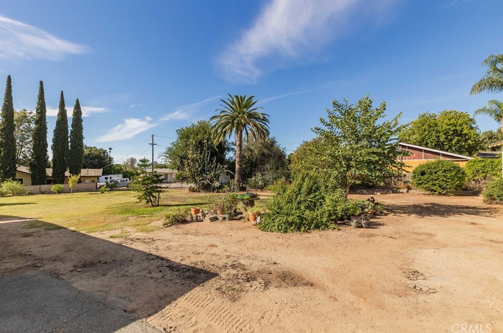 820 Hillcrest Pl, Fallbrook CA  92028-1772 exterior