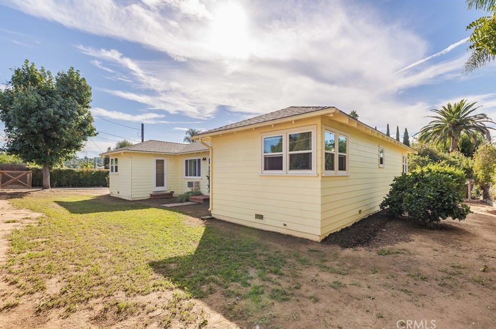 820 Hillcrest Pl, Fallbrook, CA 92028