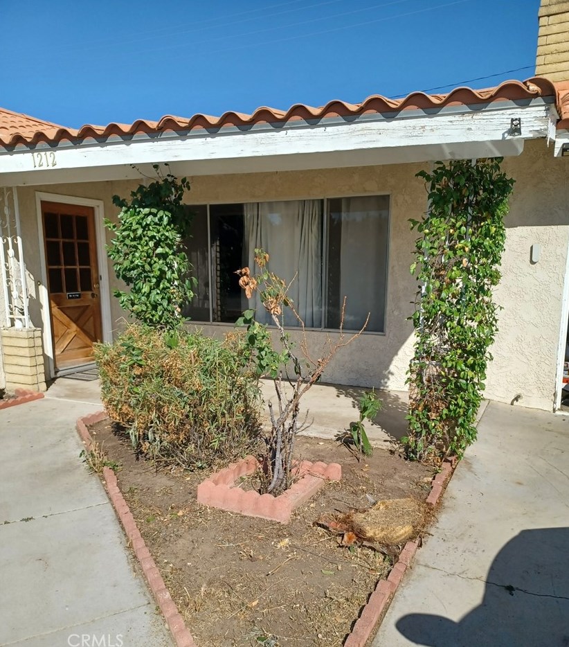 1212 Turquoise St, Hemet, CA 92543-7810