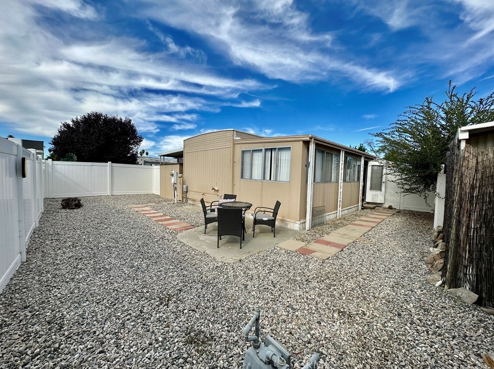 271 Santa Clara Cir, Hemet CA  92543-6932 exterior