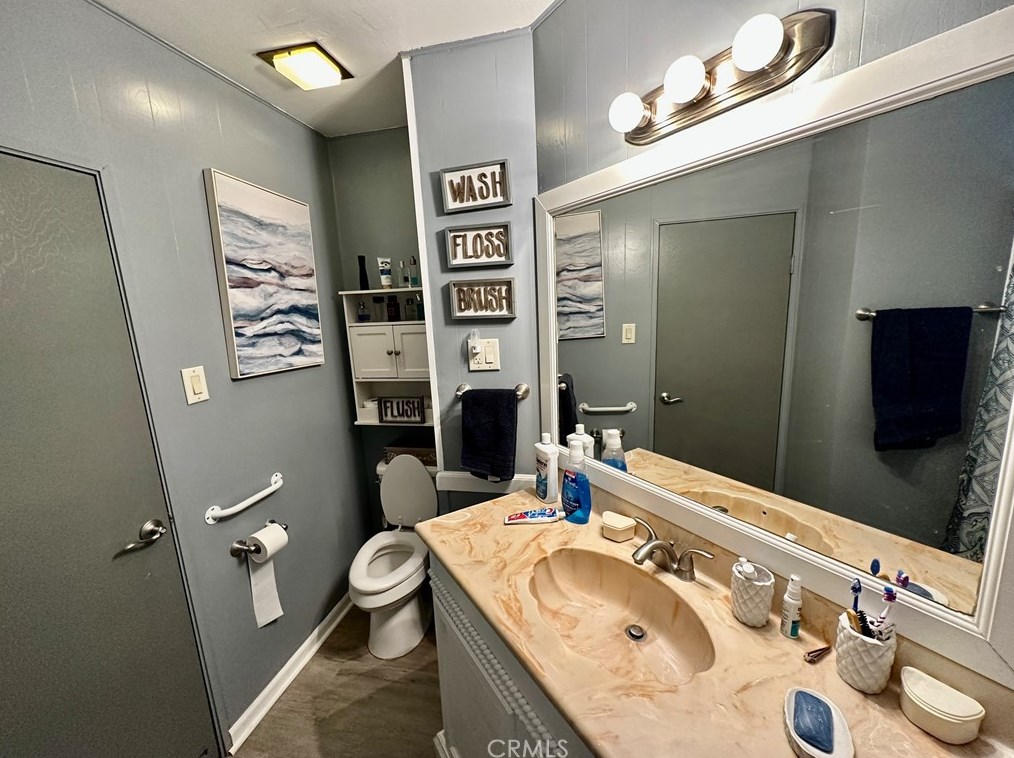 271 Santa Clara Cir, Hemet CA  92543-6932 exterior