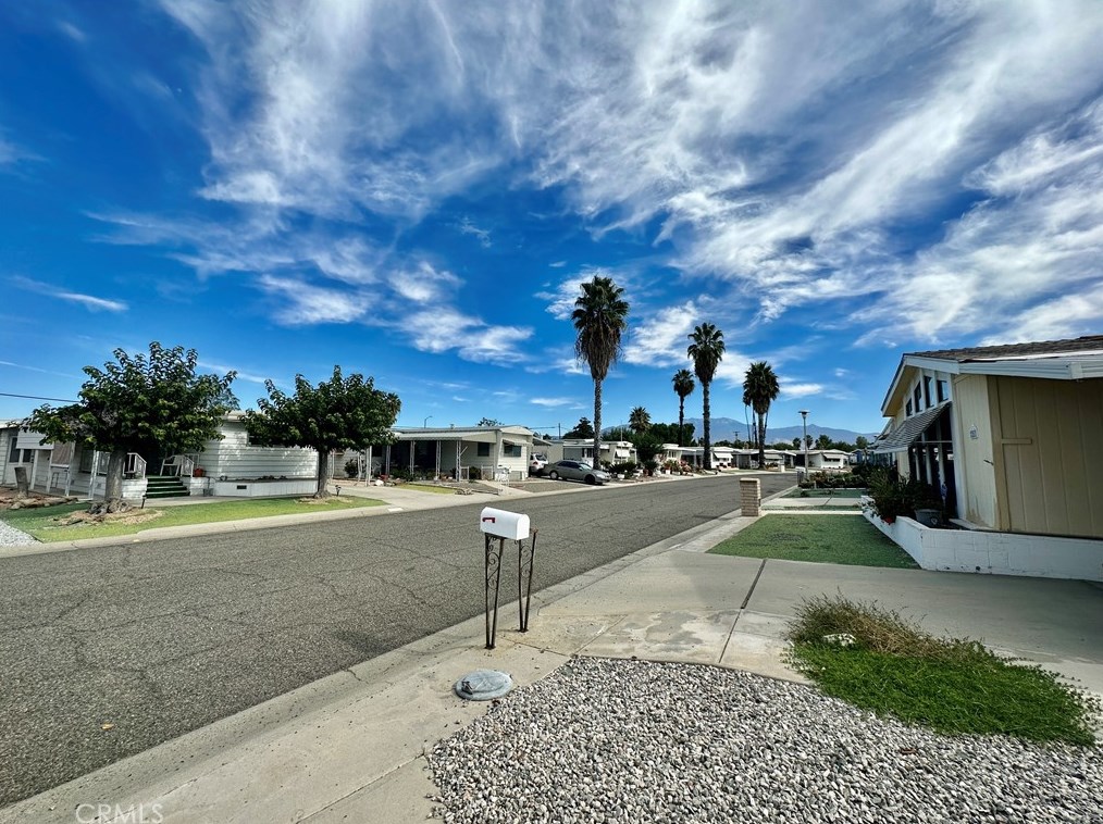 271 Santa Clara Cir, Hemet CA  92543-6932 exterior