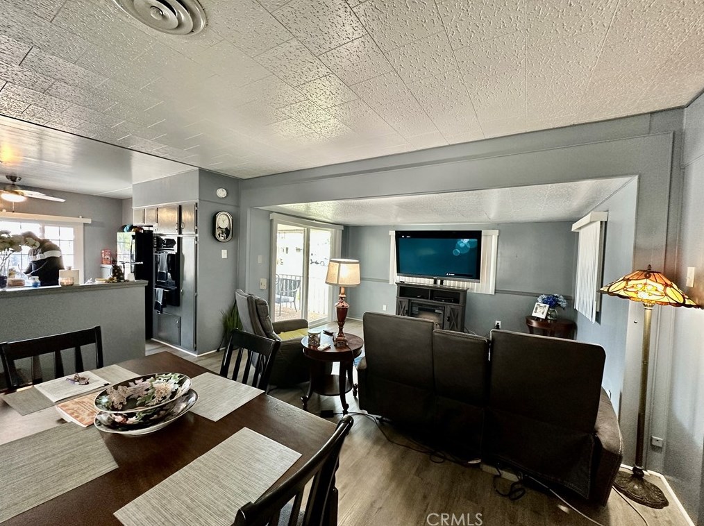 271 Santa Clara Cir, Hemet CA  92543-6932 exterior