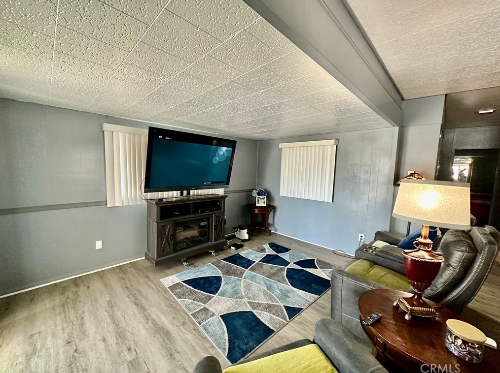 271 Santa Clara Cir, Hemet CA  92543-6932 exterior