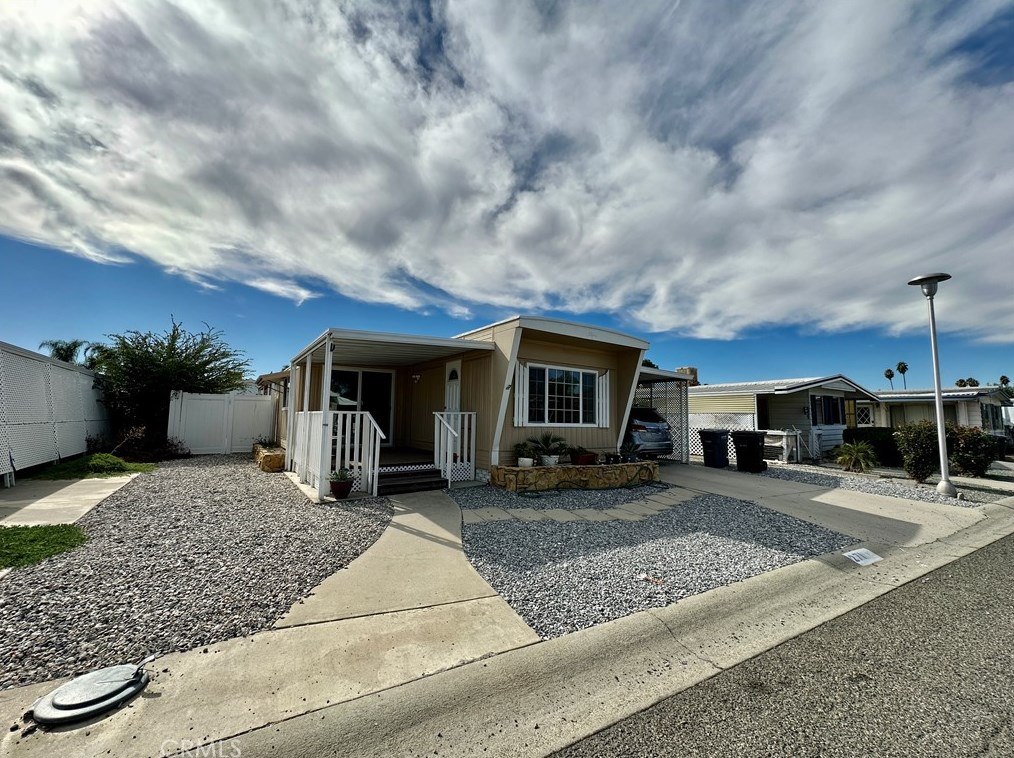 271 Santa Clara Cir, Hemet CA  92543-6932 exterior