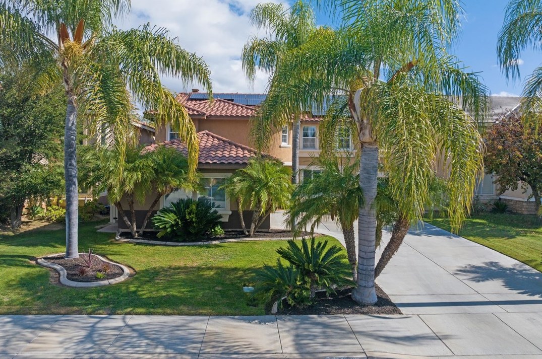 26381 Castle Ln, Murrieta, CA 92563-7306