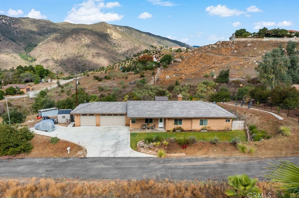 2916 Vista Del Rio, Fallbrook CA  92028-8440 exterior