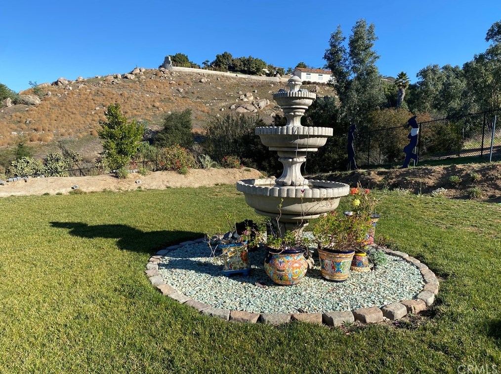 2916 Vista Del Rio, Fallbrook CA  92028-8440 exterior