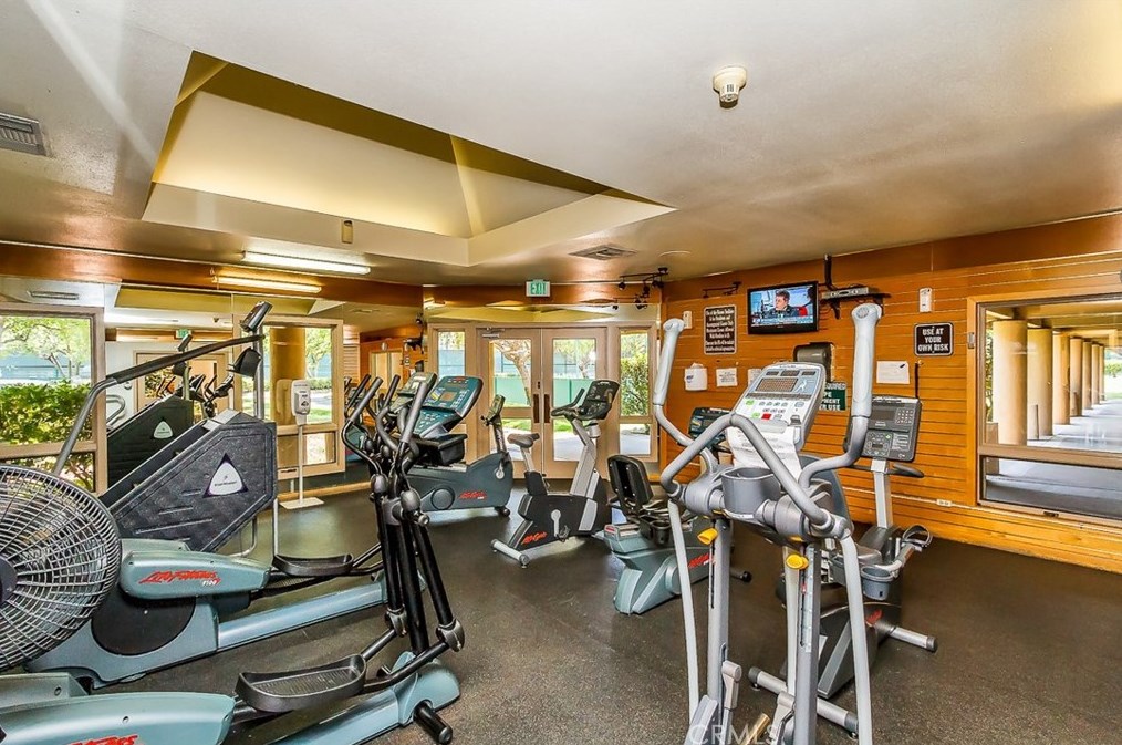 22993 Rosemont Ct, Murrieta CA  92562-3075 exterior
