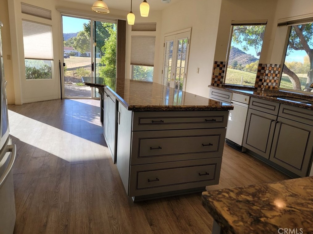 22993 Rosemont Ct, Murrieta CA  92562-3075 exterior