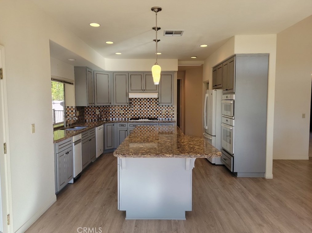 22993 Rosemont Ct, Murrieta CA  92562-3075 exterior
