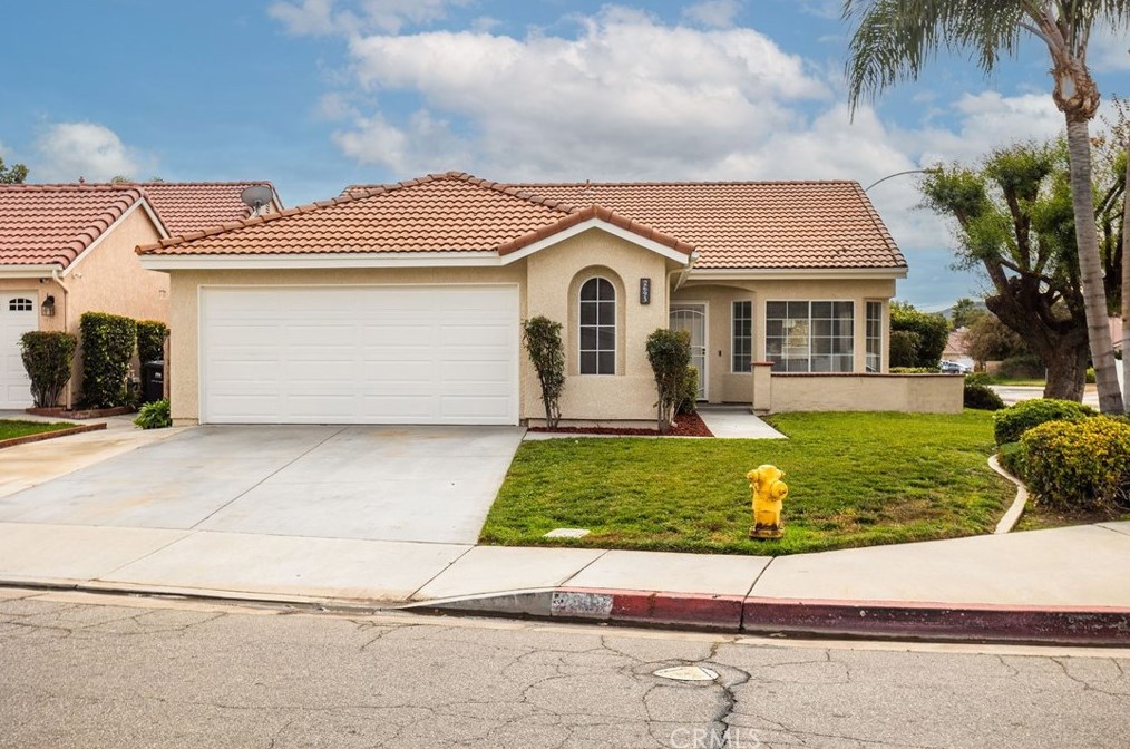 2695 Cypress St, Hemet, CA 92545-5305