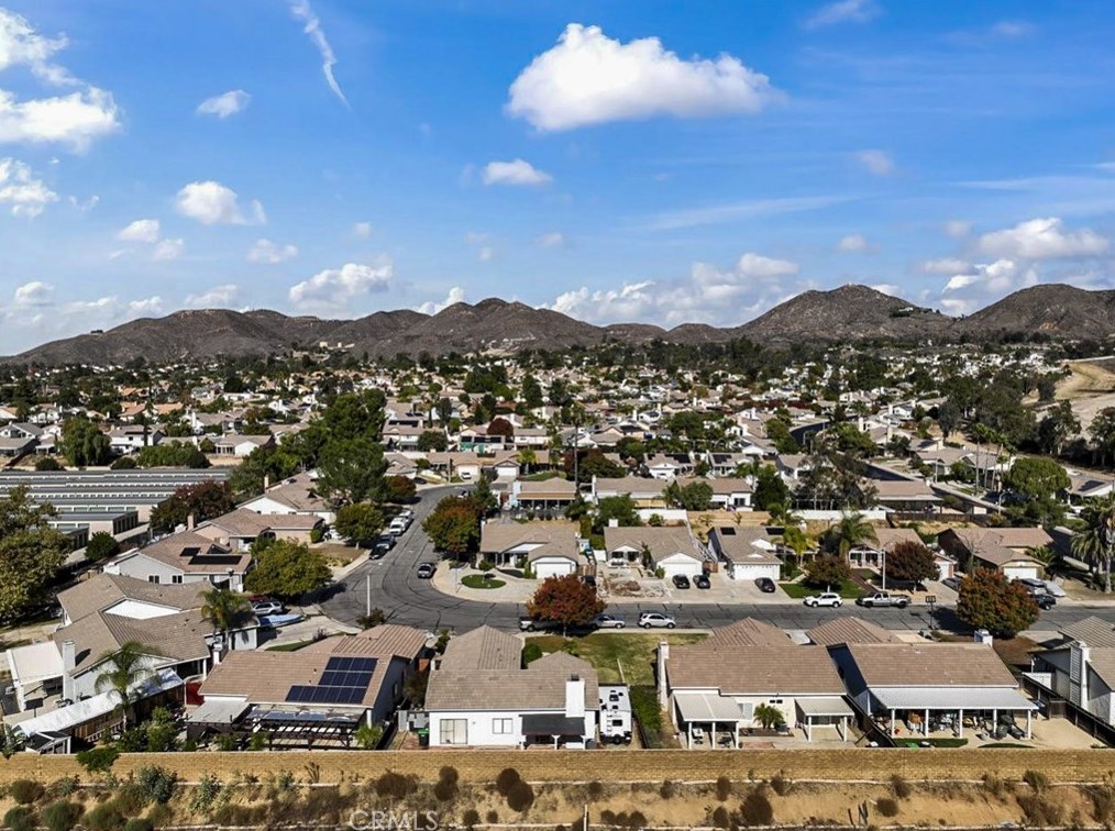 22539 Elbow Creek Trl, Wildomar CA  92595-8499 exterior