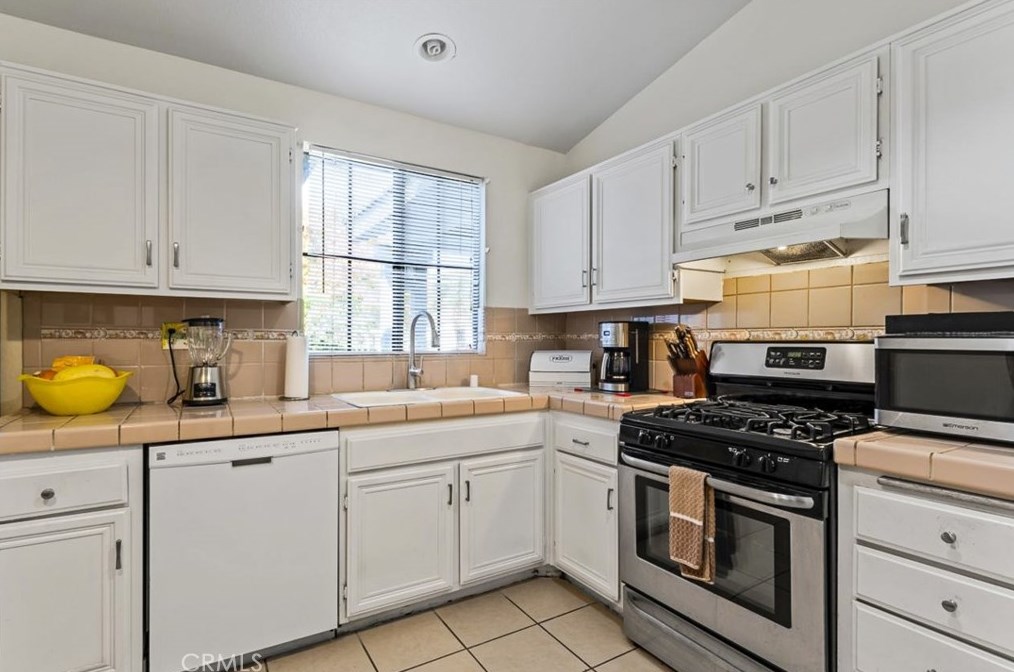 22539 Elbow Creek Trl, Wildomar CA  92595-8499 exterior