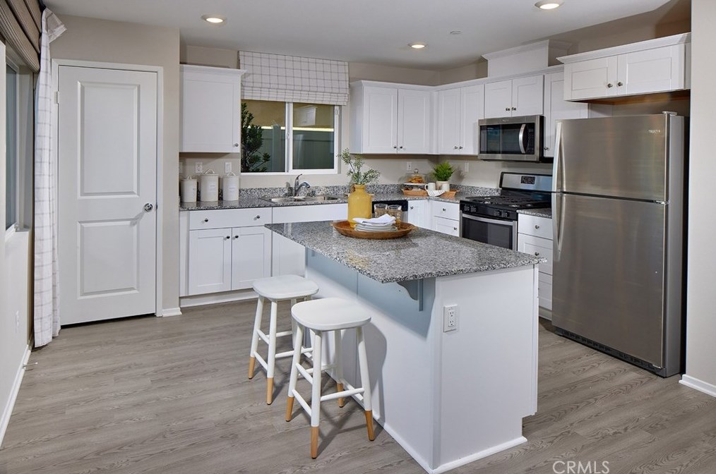 28333 Cats Claw Dr, Winchester CA  92596-8248 exterior
