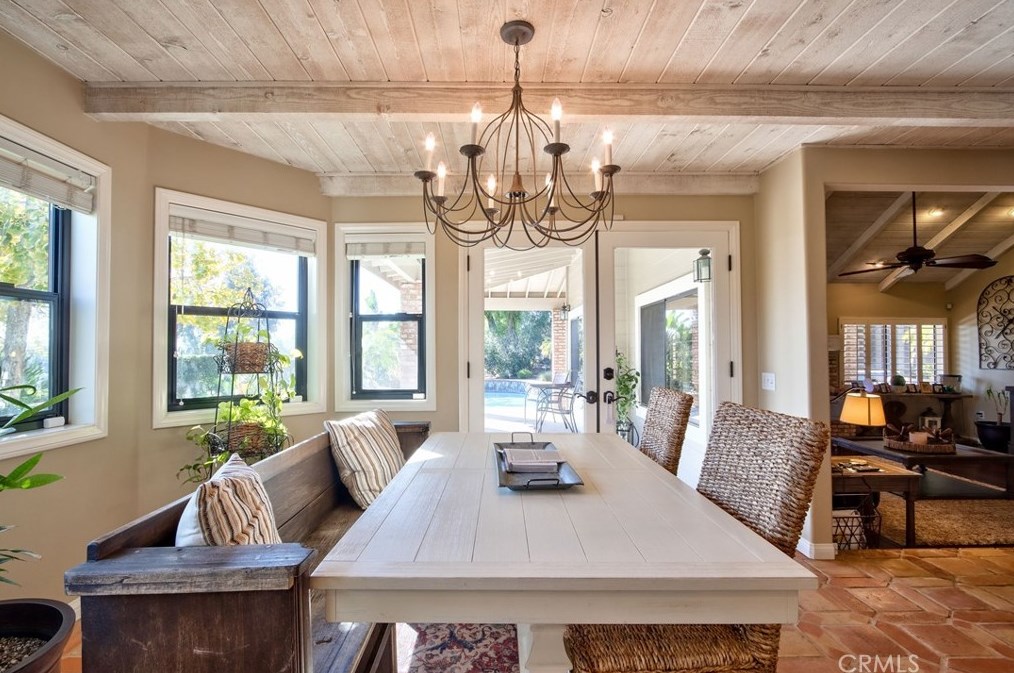 33700 Calle Vis, Temecula CA  92592-9189 exterior