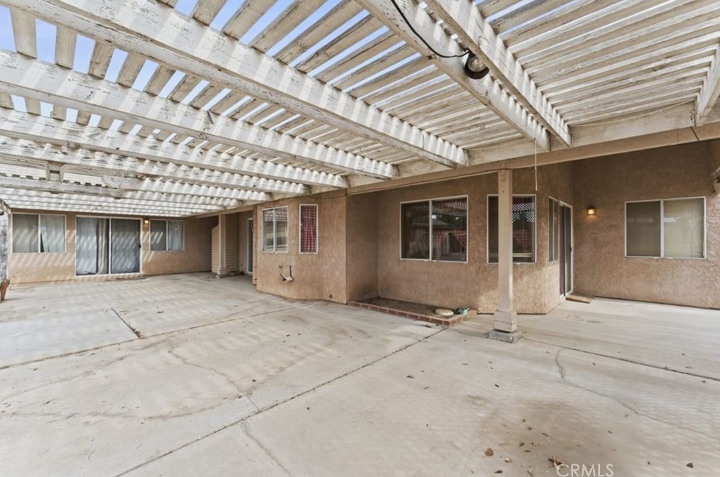 13990 High Falls Trl, Apple Valley CA  92307-5633 exterior