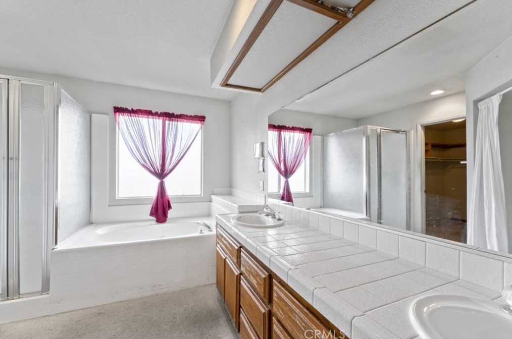 13990 High Falls Trl, Apple Valley CA  92307-5633 exterior