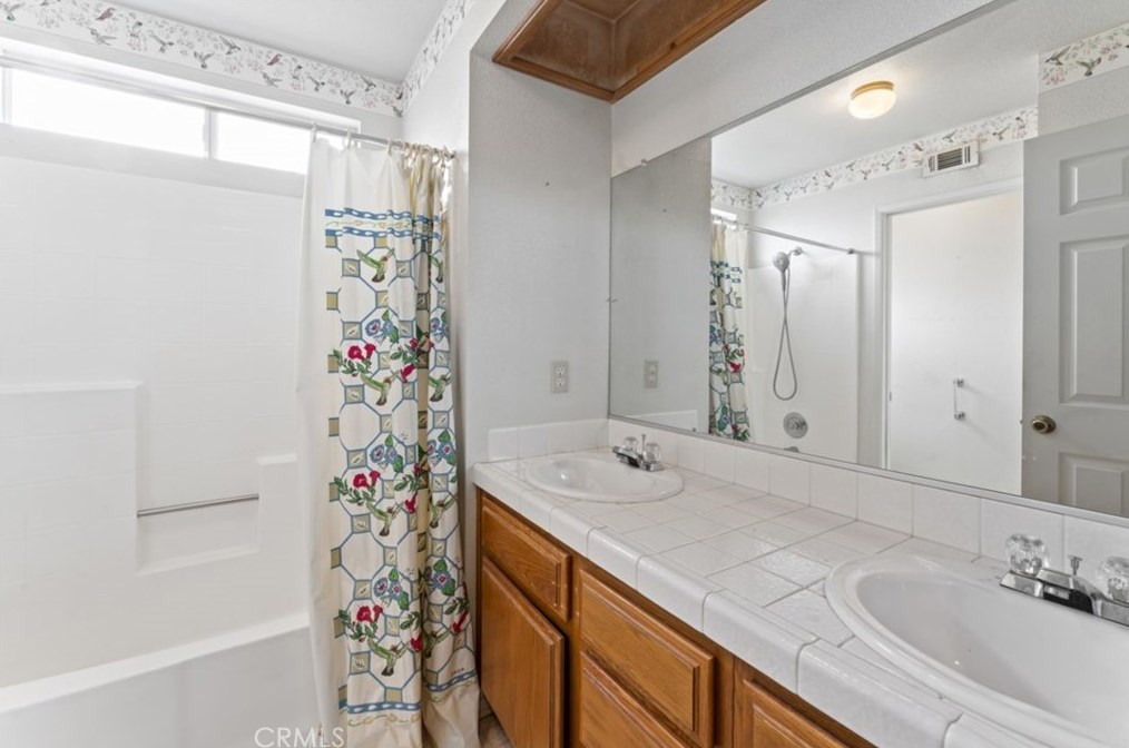 13990 High Falls Trl, Apple Valley CA  92307-5633 exterior